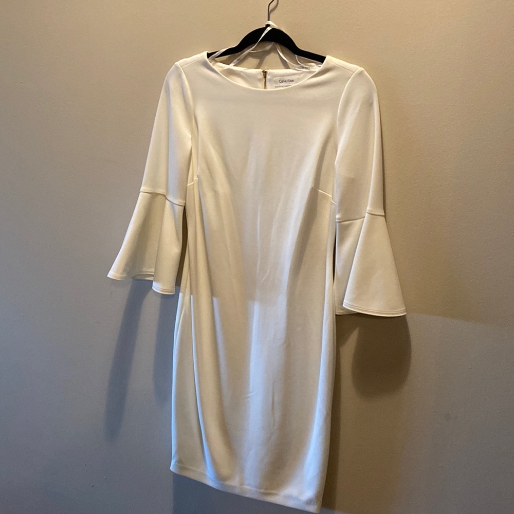 Elegant white Calvin Klein dress, size 6.